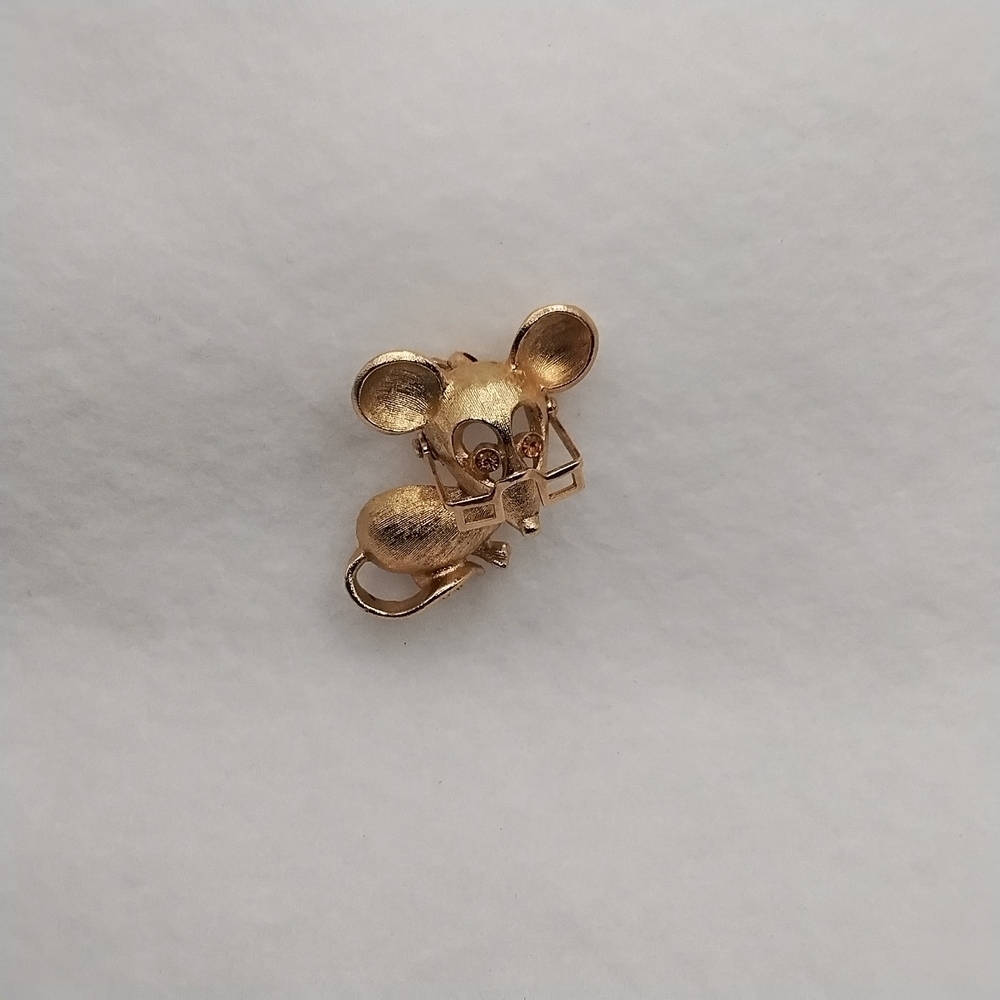 1970s Vintage Signed Avon Gold-Tone Mouse Pin w Rhinestone Eyes & Glasses